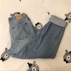 High waisted Levis mom jeans 😍✨